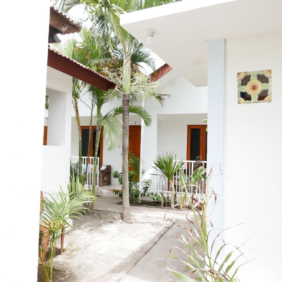 Rumah Side Apartment Gili Trawangan Bagian luar foto
